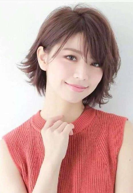 50岁的女人脸瘦尖什么发型好看