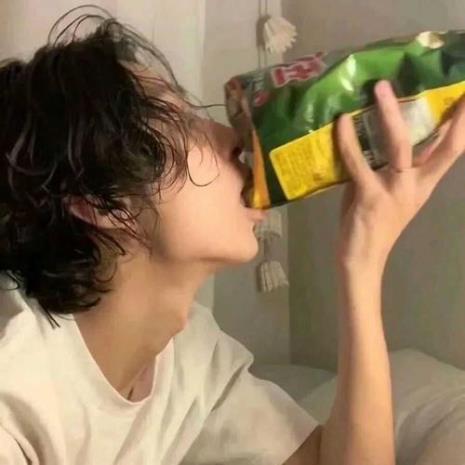 相亲男突然换头像是什么心理