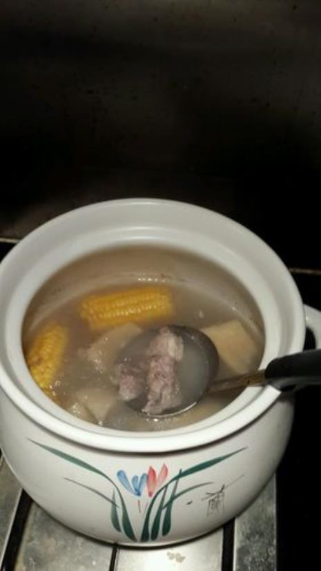 榴莲壳玉米炖鸡的做法