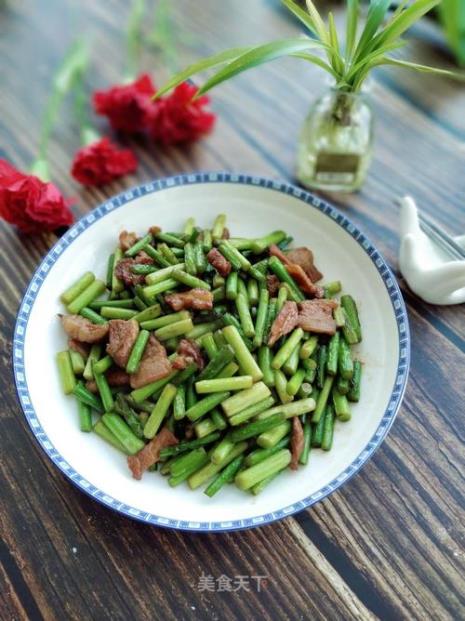 韭菜蒜苔炒肉的做法