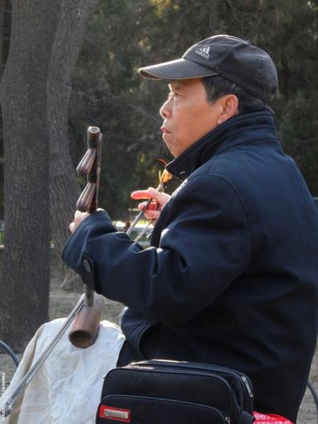 京胡怎样拿