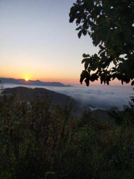 一山高半山腰什么歌