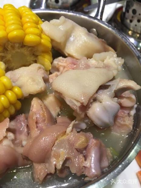 重庆沙坪坝巷子口蹄花火锅做法