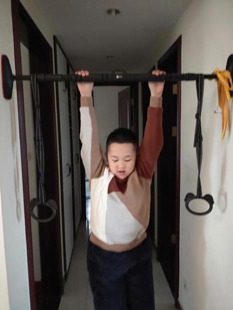 50岁吊单杠一般几秒