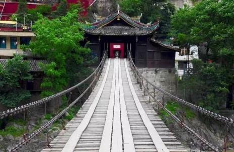 大渡桥和泸定桥有什么区别