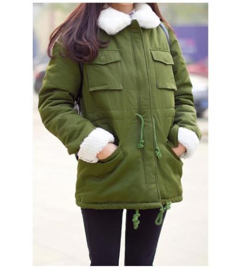 军绿色的包要配什么样的衣服