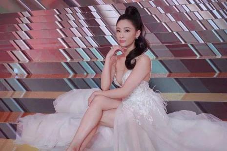 35岁的女人青草色好看吗