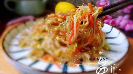 豆芽红萝卜炒粉条的做法