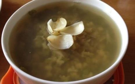 绿豆薏米茯苓百合汤的做法