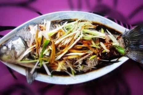 葱油鲤鱼凉水蒸还是热水蒸