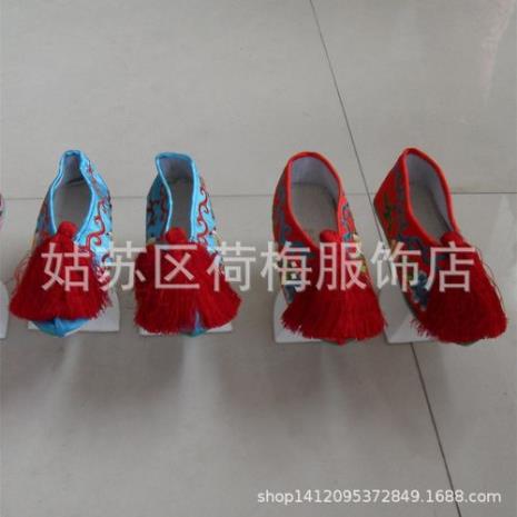 格格古代结婚穿的什么鞋子