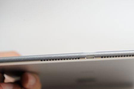 ipad 的静音键在右边哪里