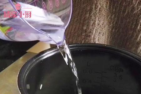 电饭煲煮一次饭要多少电