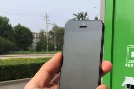 苹果手机充电口有绿色液体