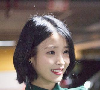 iu李知恩在韩国什么地位