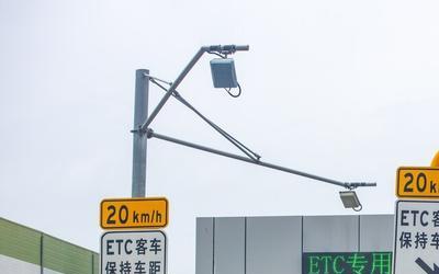 etc通道道口可以变道吗