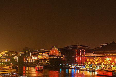 秦淮河夜景的诗句