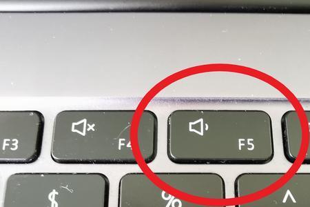 电脑键盘上的标点感叹号在哪里