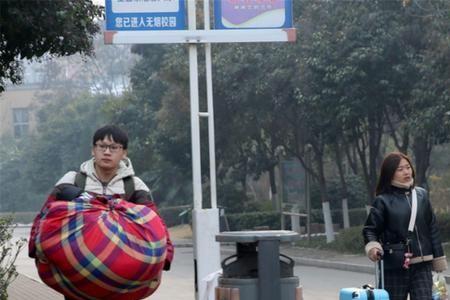 专科大学生上班一个月多少天