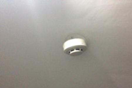 烟雾报警器闪红灯不闪