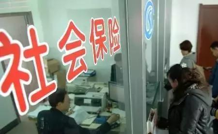 不上班自己买社保还是挂单位