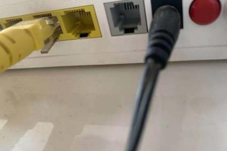 电脑连接光猫用网线好还是wifi好