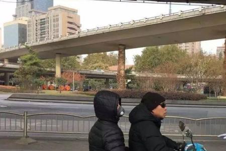 13岁骑电动车可以带人吗