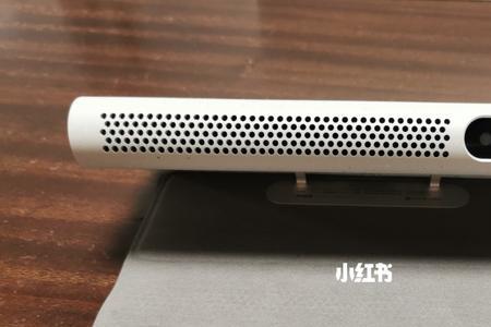 坚果投影屏幕倒过来了