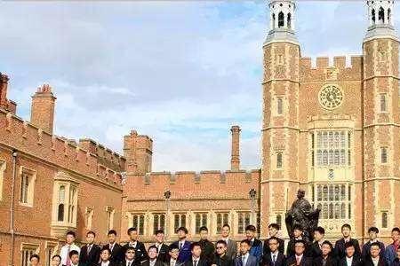 伊顿公学是大学吗