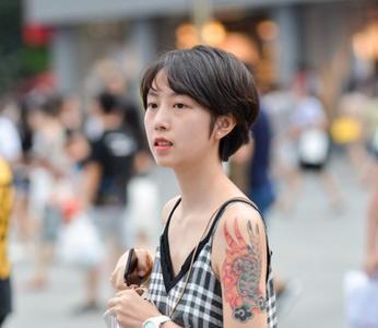 少女胸口纹身说明什么