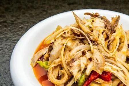 新疆椒麻鸡麻油的熬制