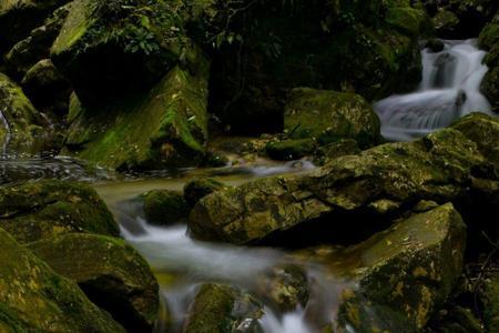 山不相逢水相逢是什么意思