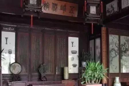 厅堂中上座中哪个是主位