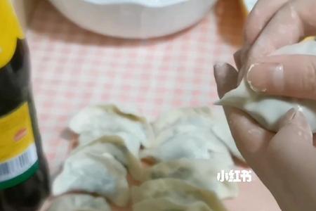 女生说包饺子给你吃是什么意思