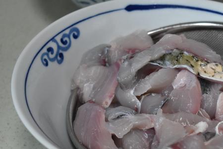 做鱼放哪些佐料姜是片还是砸碎