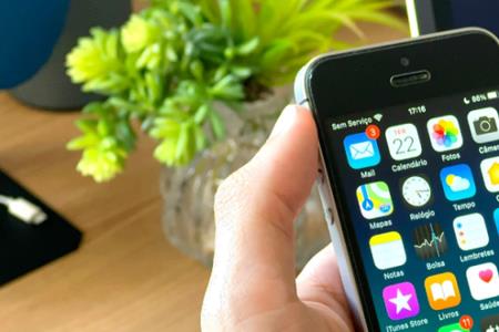 iphonese第一代如何开机