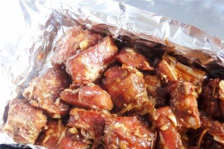 为什么烤东西要用锡纸包着骨头
