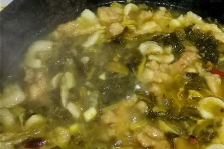 酸菜滑肉面疙瘩的做法
