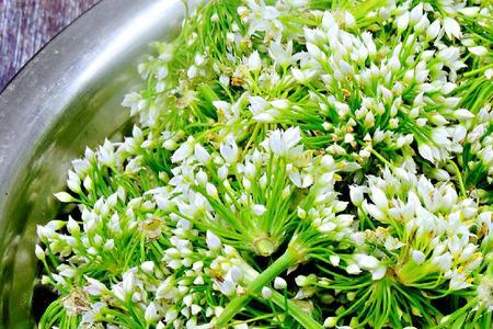 腌12斤韭菜花放多少盐