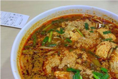 臭豆腐砂锅米线热量