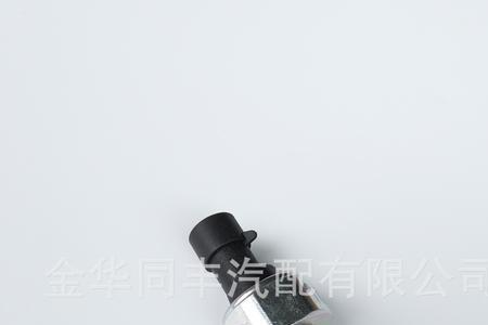 别克16t机油感应塞位置
