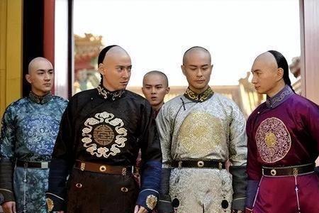 康熙几岁收养弘历