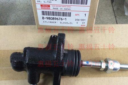 货车踩离合器一跳一跳的