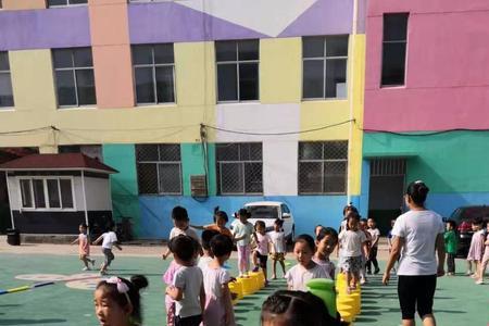 小孩穿裙子正确姿势