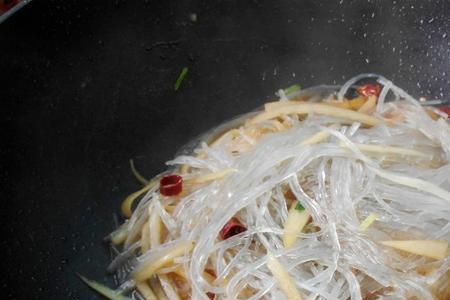 白萝卜皮炒粉条怎么炒
