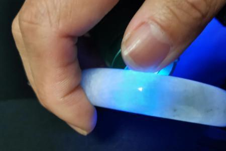 注胶翡翠会越带越通透吗