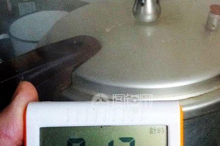 高压锅可以淋水吗
