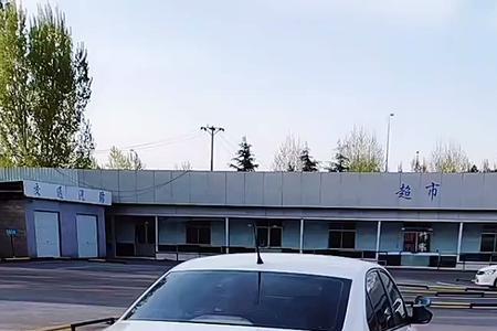 侧方停车出库会刮自己车右尾吗