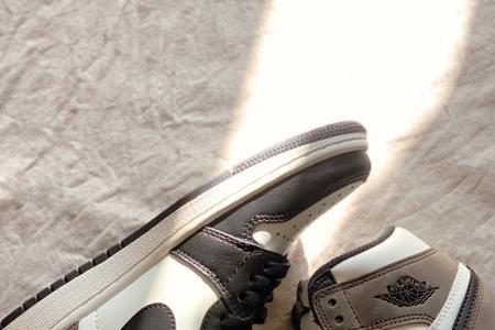 aj1哪些皱褶算正常
