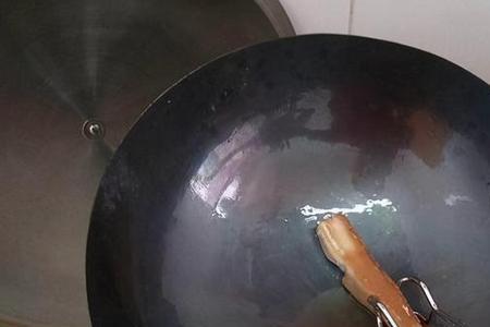 精铁锅生锈了还可以用吗